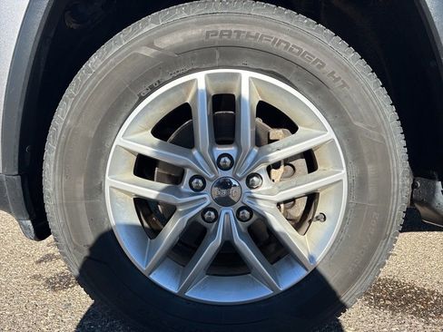 Used 2018 Jeep Grand Cherokee Laredo image 9