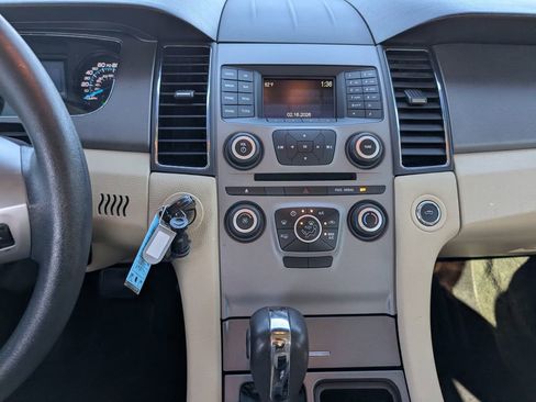Used 2017 Ford Taurus SE image 19
