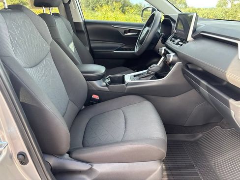 Used 2025 Toyota RAV4 XLE w/ Convenience Package FWD image 18