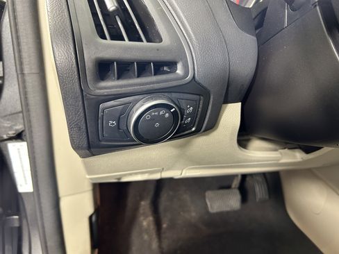 Used 2017 Ford Focus SE FWD image 17