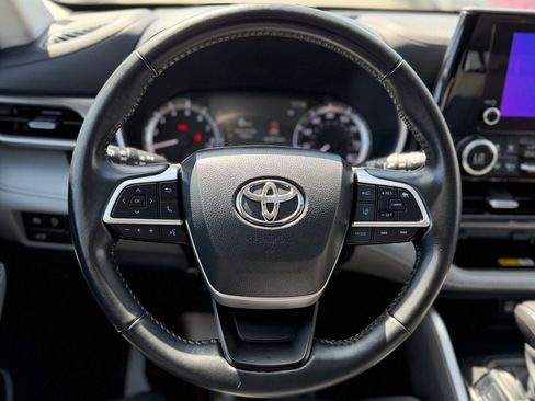 Used 2023 Toyota Highlander XLE AWD/4WD image 15