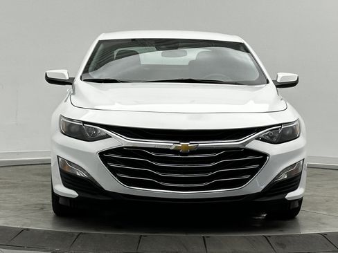 Used 2025 Chevrolet Malibu LT image 2