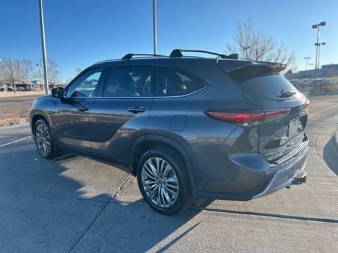 Used 2022 Toyota Highlander Platinum image 5