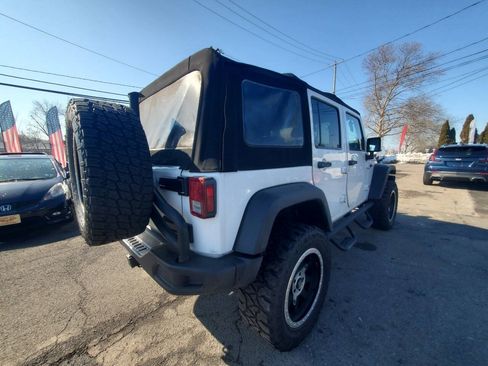 Used 2017 Jeep Wrangler Unlimited Rubicon w/ Cold Weather Group AWD/4WD image 5