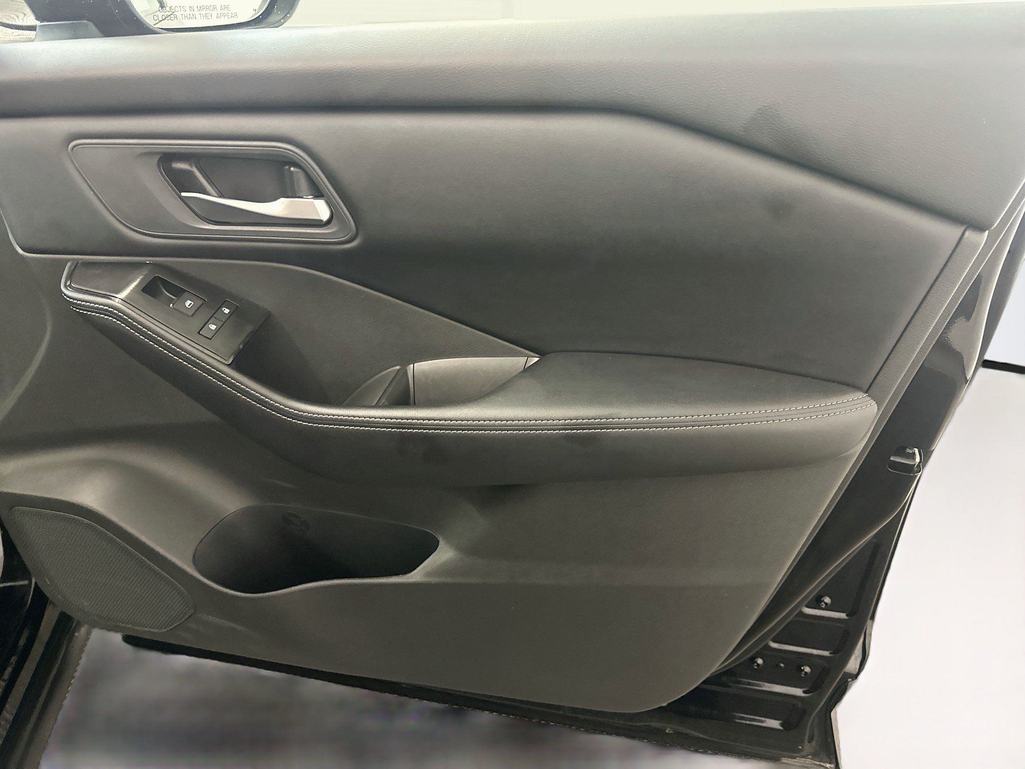 Used 2025 Nissan Rogue SV AWD/4WD image 33