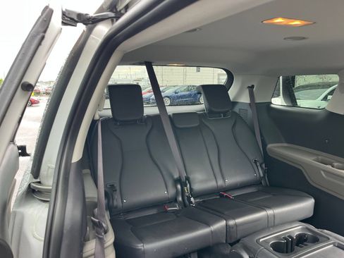 Used 2026 Kia Carnival FWD image 30
