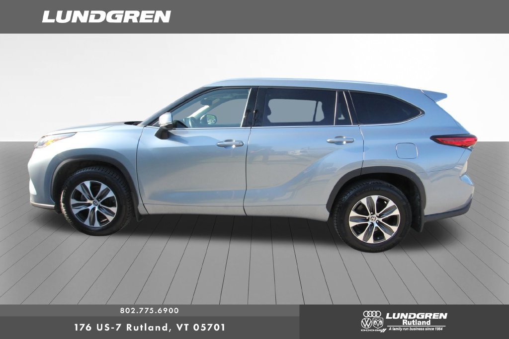Used 2021 Toyota Highlander XLE AWD/4WD image 7