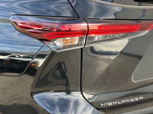 Used 2024 Toyota Highlander XSE FWD image 38