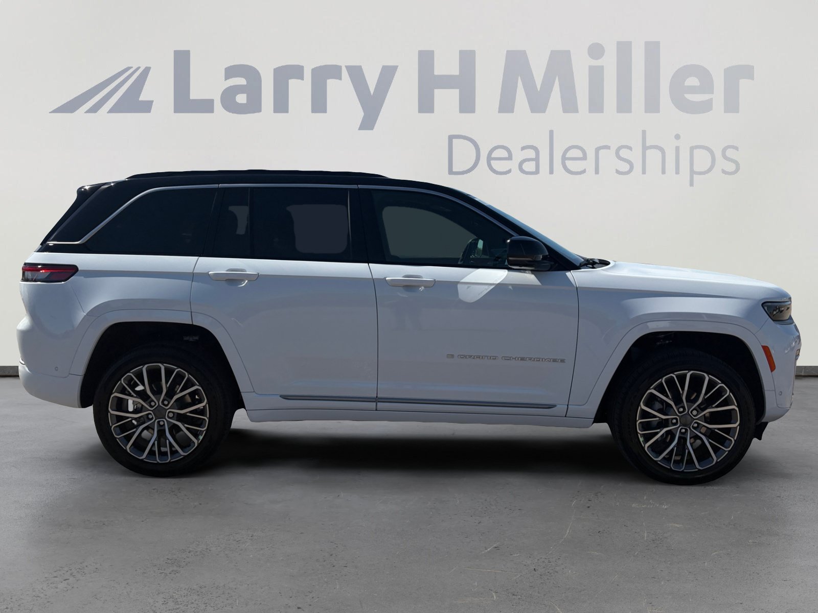 New 2026 Jeep Grand Cherokee Summit AWD/4WD image 7