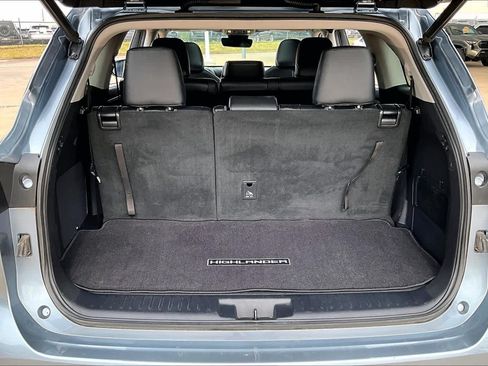 Used 2020 Toyota Highlander Limited FWD image 32