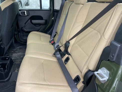 Used 2021 Jeep Gladiator Sport image 7