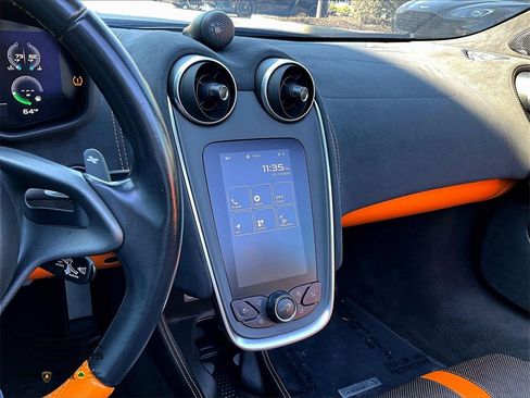 Used 2019 McLaren 570S Spider image 8