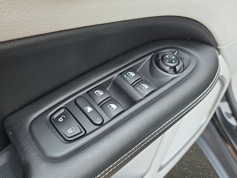 Used 2018 Jeep Compass Latitude w/ Popular Equipment Group FWD image 28