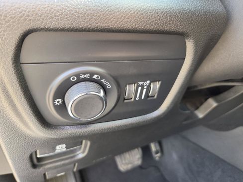 Used 2023 Jeep Grand Cherokee L Laredo RWD image 18