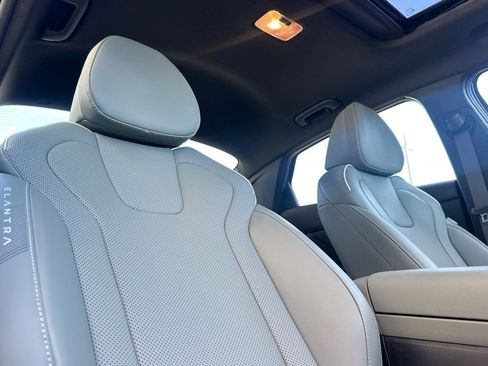 Certified 2025 Hyundai Elantra Limited image 19