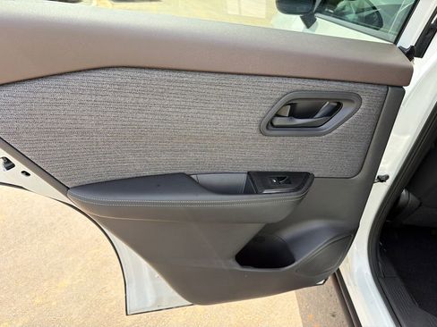 Used 2022 Nissan Rogue S AWD/4WD image 21