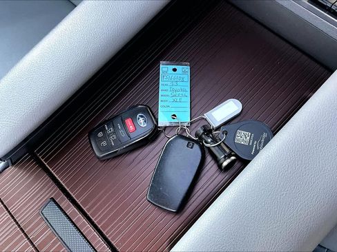 Certified 2023 Toyota Sienna XLE FWD image 15