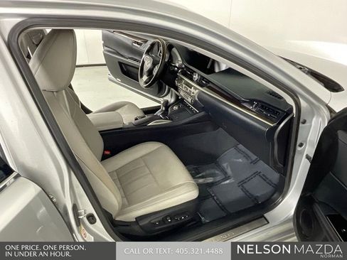 Used 2016 Lexus ES 350 w/ Luxury Package w/Wood Trim FWD image 16