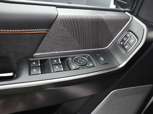 Used 2024 Ford F250 Platinum image 17