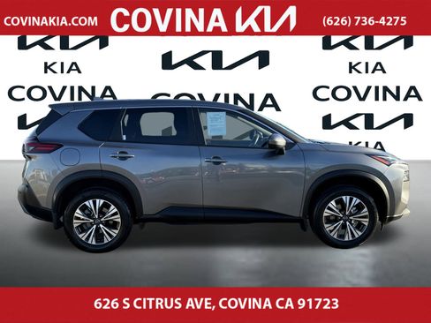 Used 2023 Nissan Rogue SV image 9