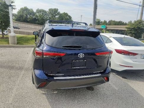 Used 2022 Toyota Highlander Limited AWD/4WD image 9