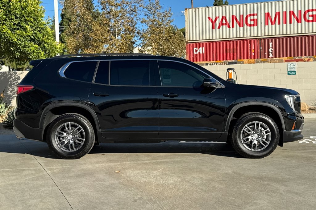 Used 2025 GMC Acadia Elevation FWD image 8