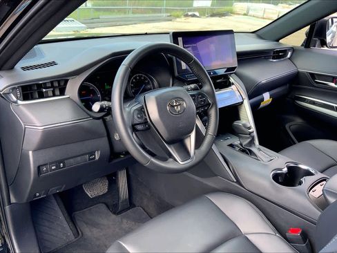 Certified 2024 Toyota Venza XLE image 17