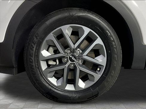 Used 2024 Kia Telluride LX FWD image 34