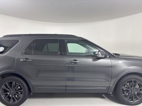 Used 2017 Ford Explorer XLT w/ Equipment Group 202A image 5