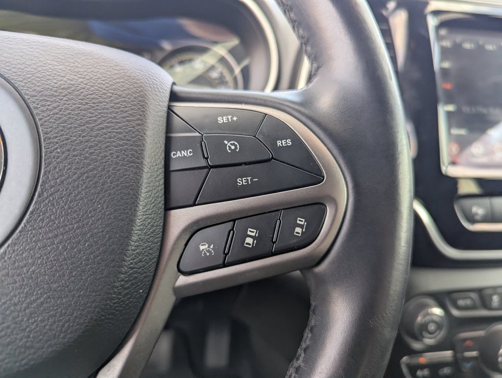 Used 2021 Jeep Cherokee Limited AWD/4WD image 18