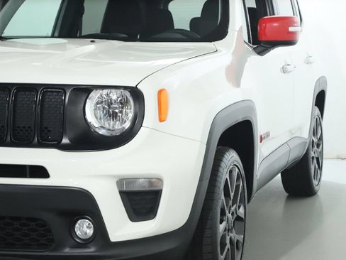 Used 2023 Jeep Renegade Latitude w/ Sun/Sound Group AWD/4WD image 4