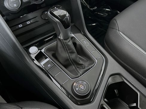 Used 2024 Volkswagen Taos SEL image 17