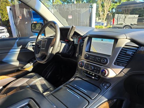 Used 2015 GMC Yukon Denali w/ Open Road Package image 12