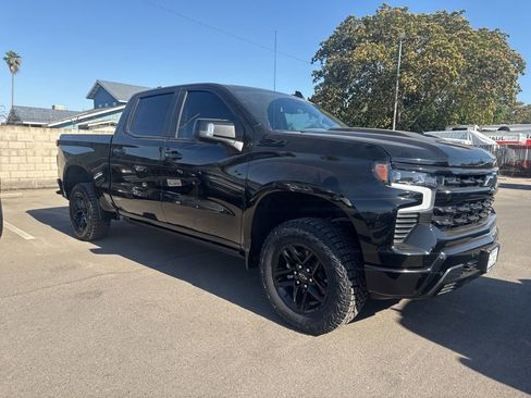 Used 2025 Chevrolet Silverado 1500 LT Trail Boss w/ LT Trail Boss Premium Package AWD/4WD image 1