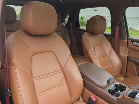 Used 2023 Porsche Cayenne image 26