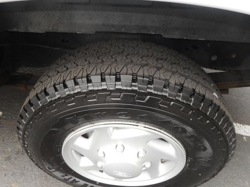 Used 2009 Ford E-350 and Econoline 350 Super Duty RWD image 12