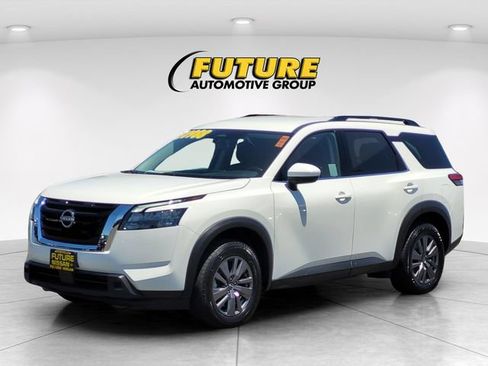 Certified 2025 Nissan Pathfinder SV FWD image 5