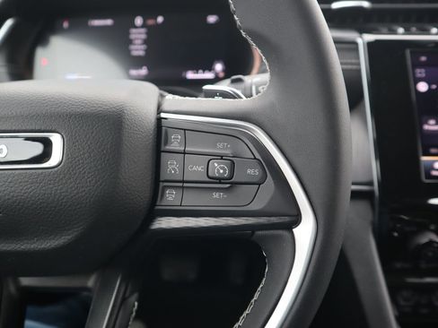 Used 2025 Jeep Grand Cherokee L Laredo image 23