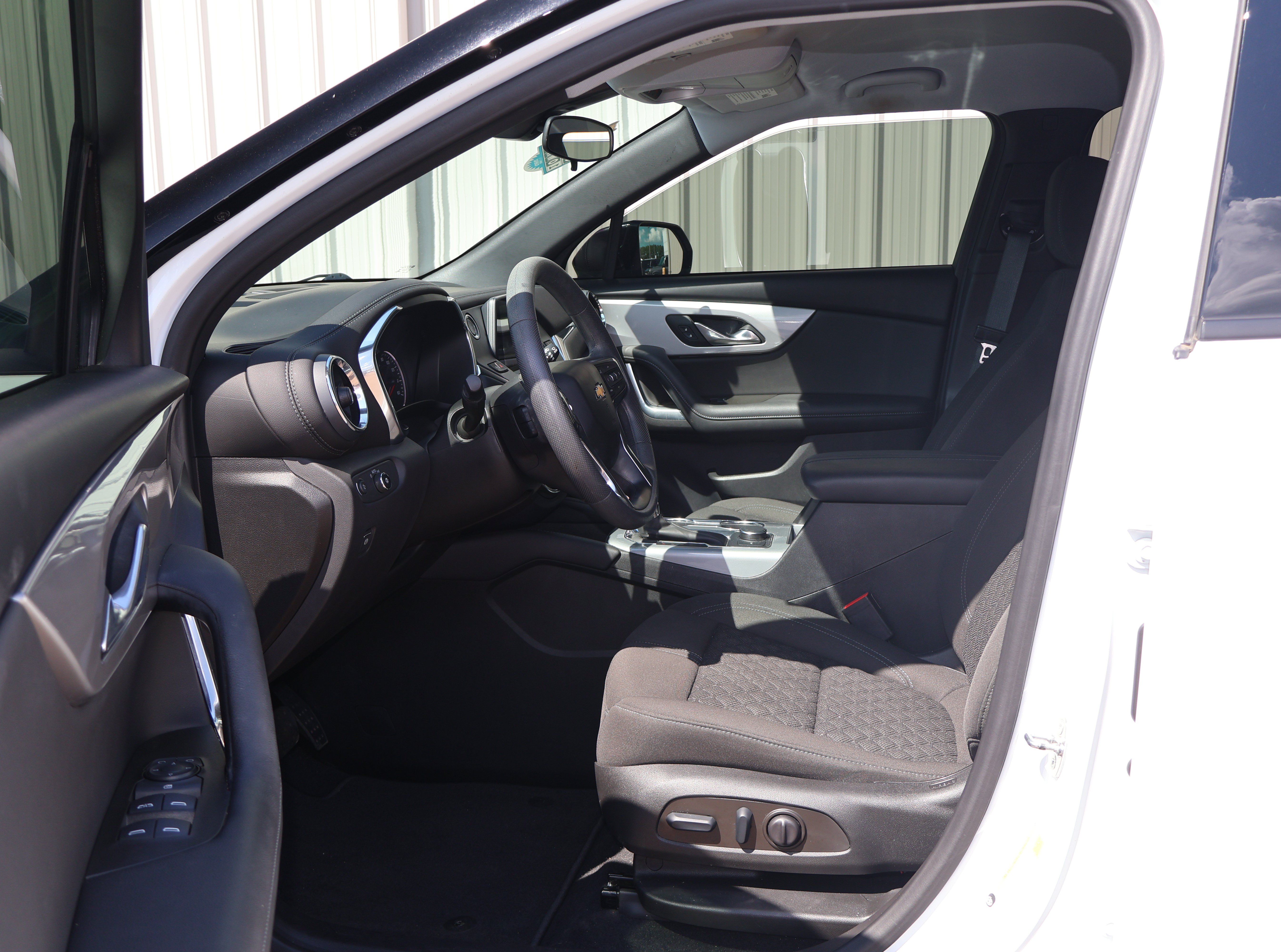 Used 2022 Chevrolet Blazer LT w/ Midnight/Sport Edition FWD image 5