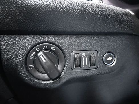 Used 2018 Dodge Challenger SXT w/ Super Sport Group (SS/T) image 24