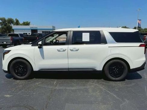 Used 2026 Kia Carnival FWD image 5