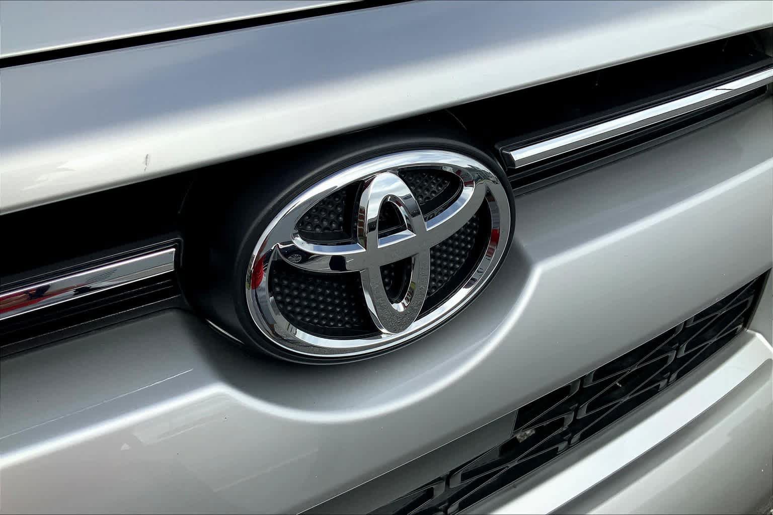 Used 2021 Toyota 4Runner TRD Off-Road AWD/4WD image 31