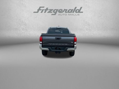 Used 2018 Toyota Tacoma SR5 RWD image 6