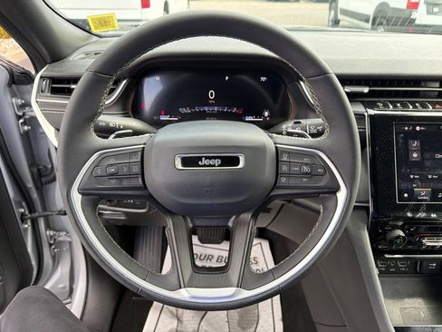 Used 2023 Jeep Grand Cherokee Altitude AWD/4WD image 22