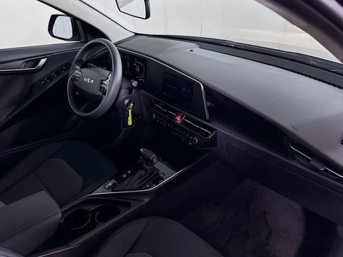 Used 2025 Kia Niro LX image 27