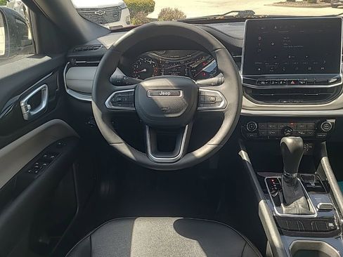 Used 2025 Jeep Compass Limited AWD/4WD image 15