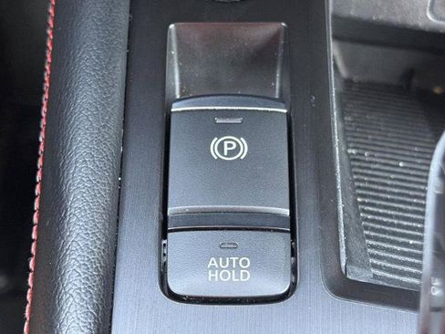 Certified 2025 Nissan Kicks SR FWD image 9