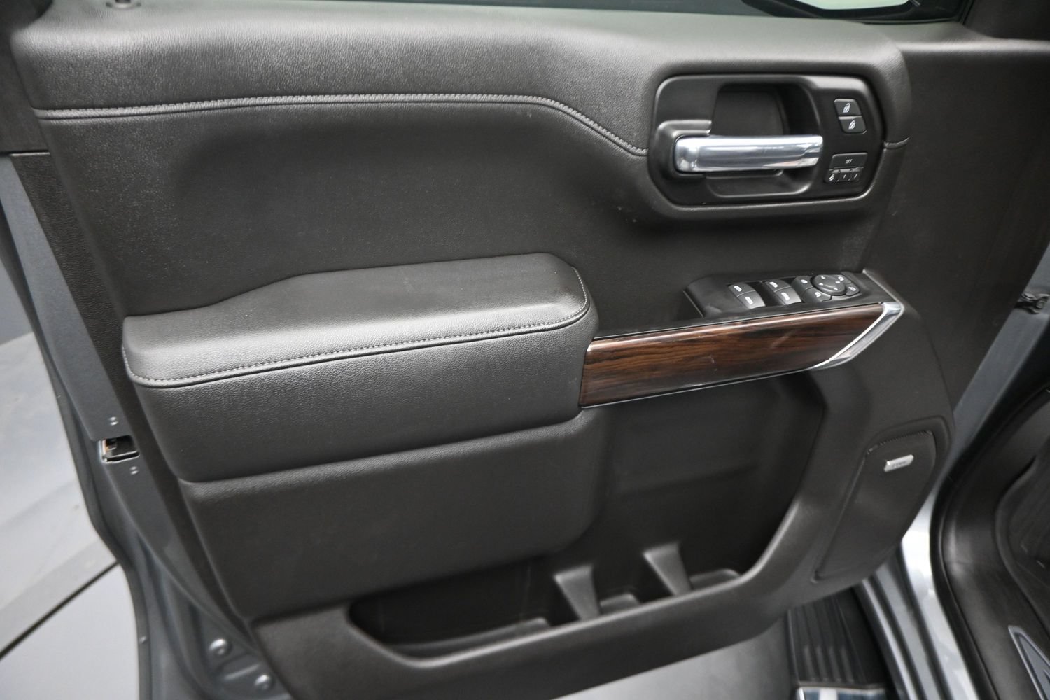 Used 2019 GMC Sierra 1500 SLT RWD image 2