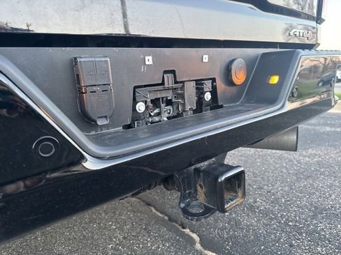 Used 2024 GMC Sierra 2500 AT4 image 24