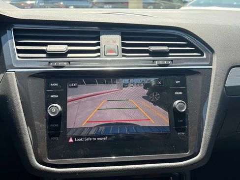 Used 2021 Volkswagen Tiguan SE FWD image 6